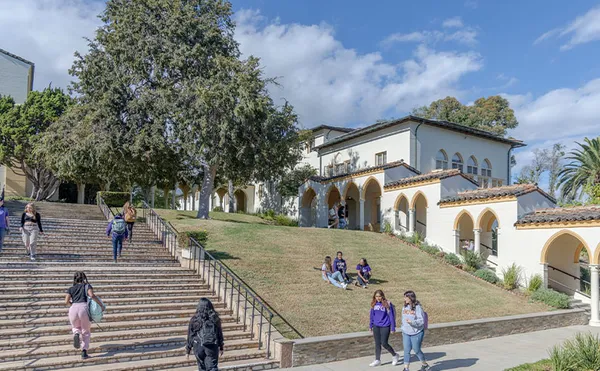 Chalon campus students walking around