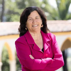 Stephanie Cubba Headshot