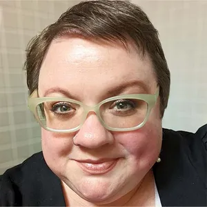 Abbey Thompson headshot